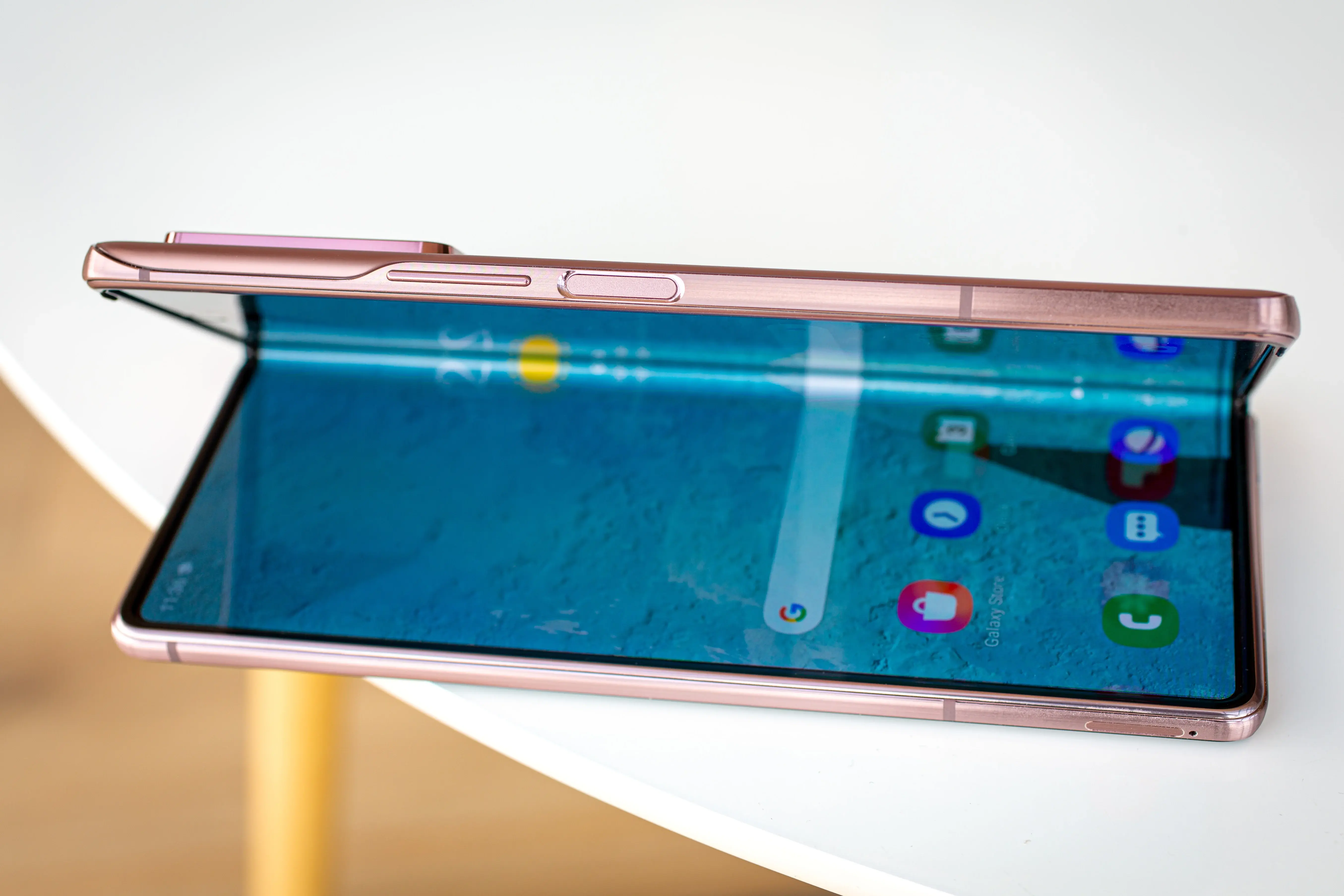 सैमसंग गैलेक्सी Z फोल्ड2 अब One UI 3.0 और Android 11 को सपोर्ट करता है