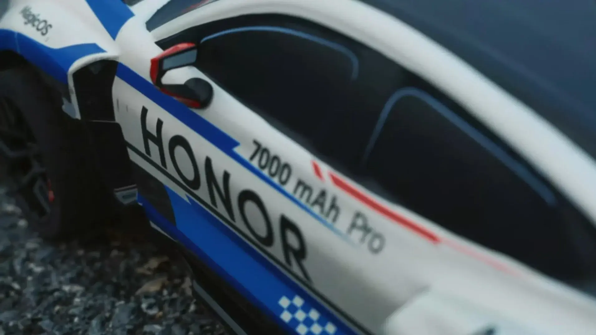 Honor 600 przewyższa iPhone'a 17 Pro i Galaxy S26 w nieoczekiwanym teście baterii