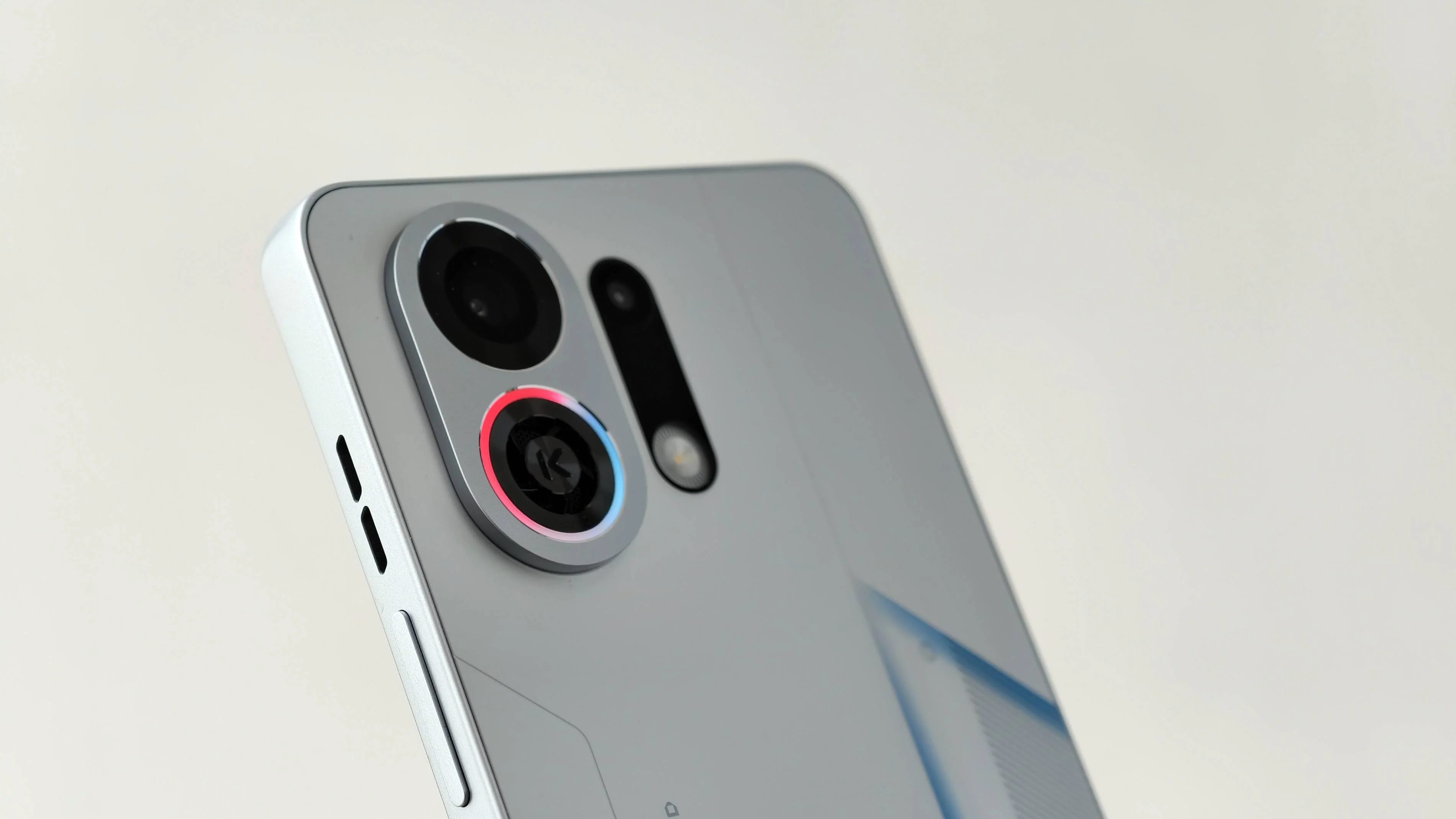 Oppo K13 Turbo Pro 실습: 냉각 팬이 내장된 7,000mAh 배터리 휴대폰