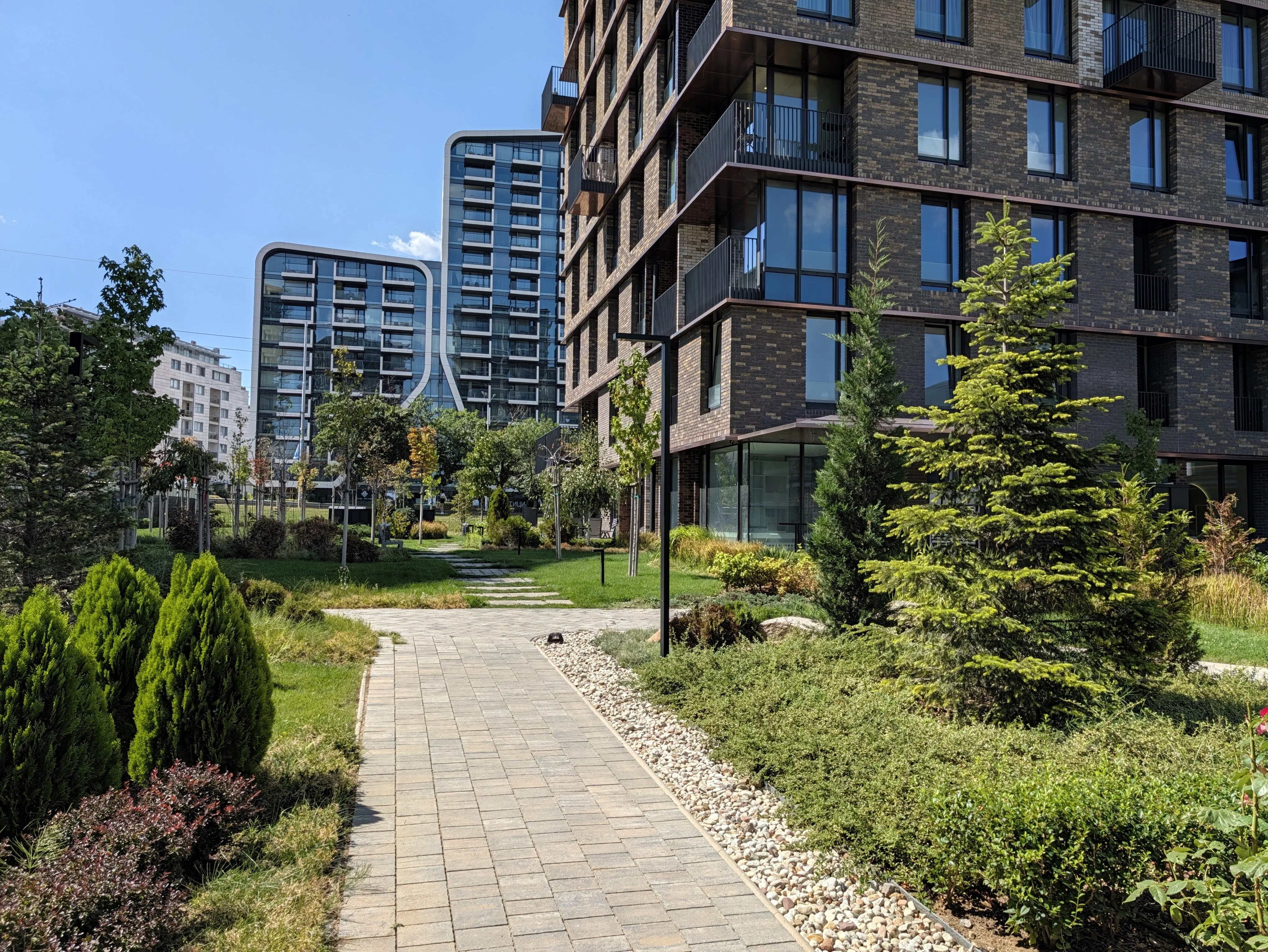 Confronto alla luce del giorno, fotocamera principale (1x): Pixel 11 Pro - 24 mm, f/1.7, ISO 23, 1/1297s (4080x3064px) - Notizie 26 09 Recensione Google Pixel 11 Pro vs. 10 Pro