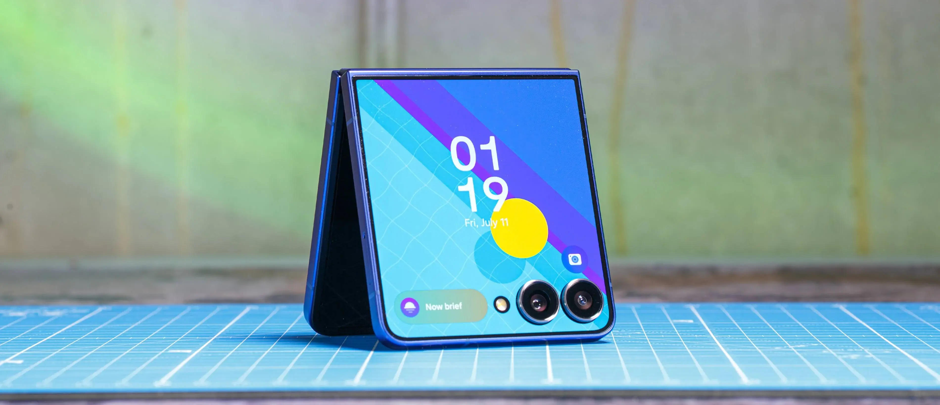 Le offerte Prime di Amazon UK offrono il Galaxy Z Flip7 per £ 450 in meno rispetto allo Z Flip8