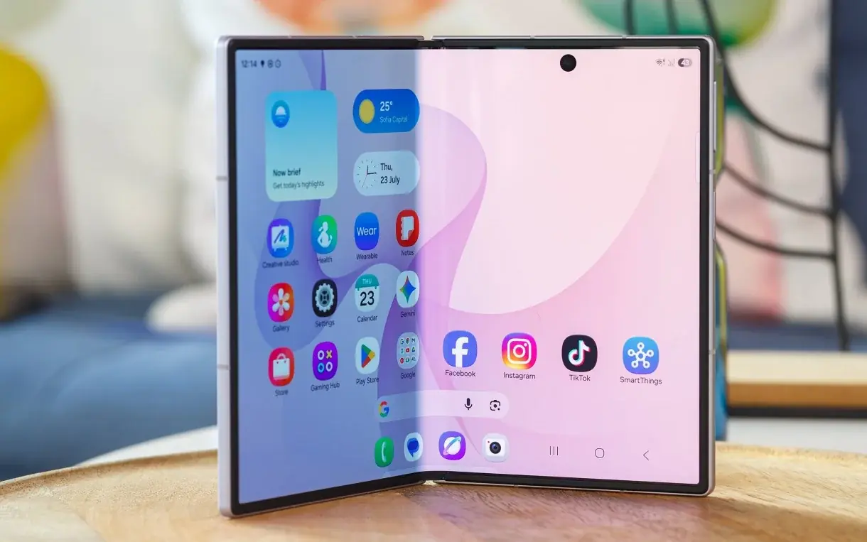 Deal: Samsung Galaxy Z Fold8 koster $300 mindre enn iPhone Duo