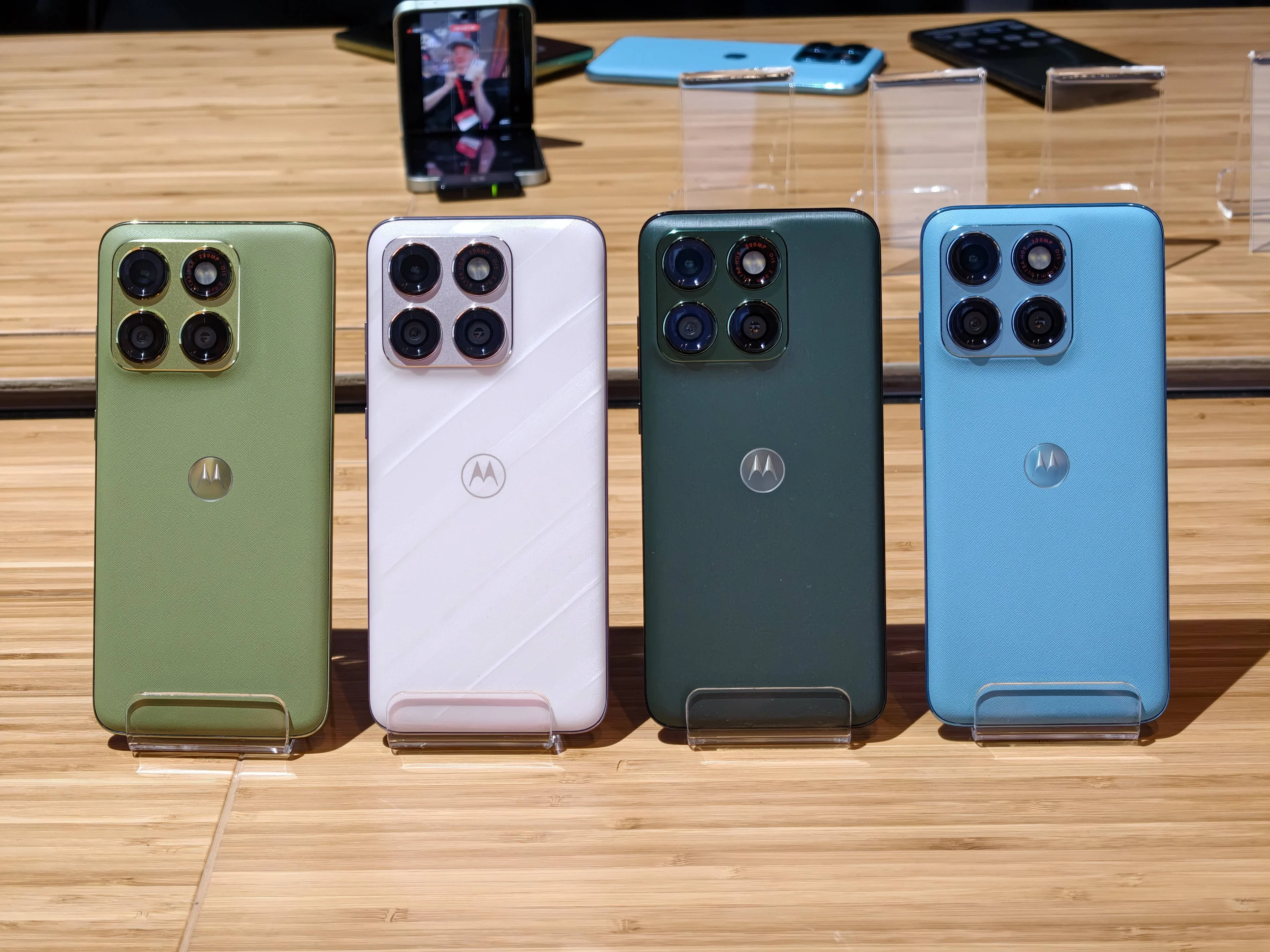 Motorola Edge 70 Plus、带水晶的 Razr 70、Watch Ultra 上手体验