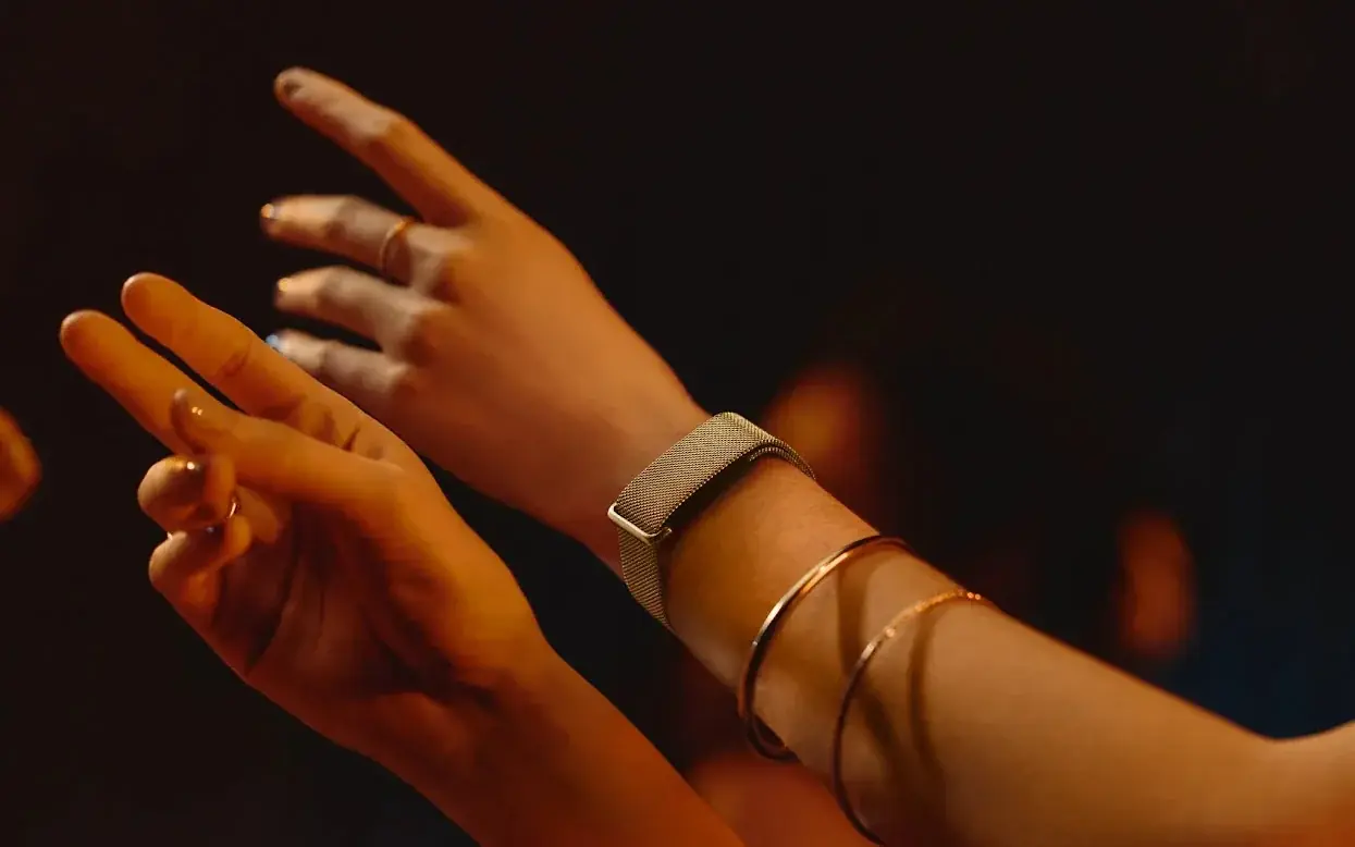 Google представляет новые металлические сетчатые ремешки для Fitbit Air в двух стильных цветах