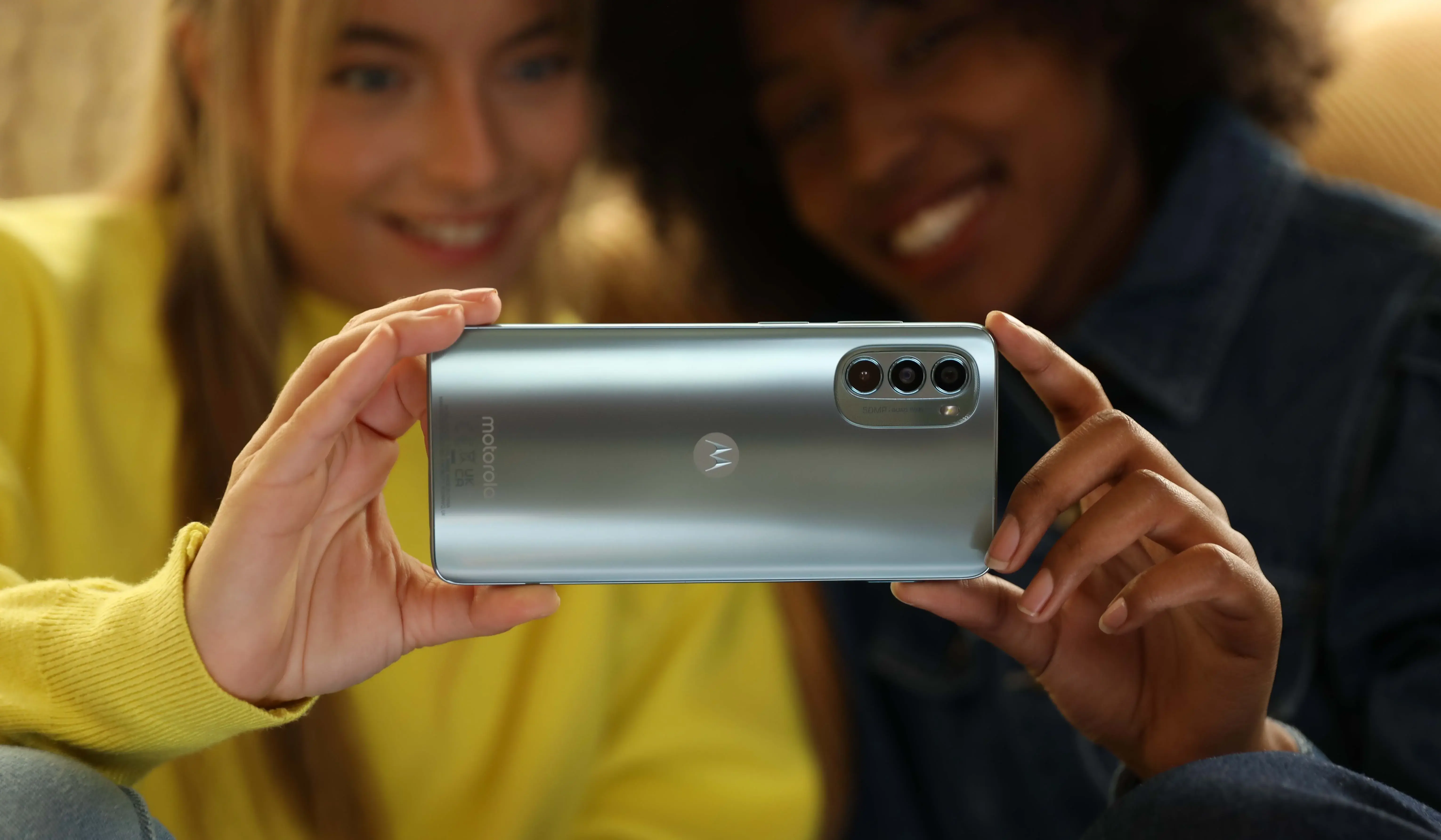 Motorola presenta Moto G62 y G42 en Europa