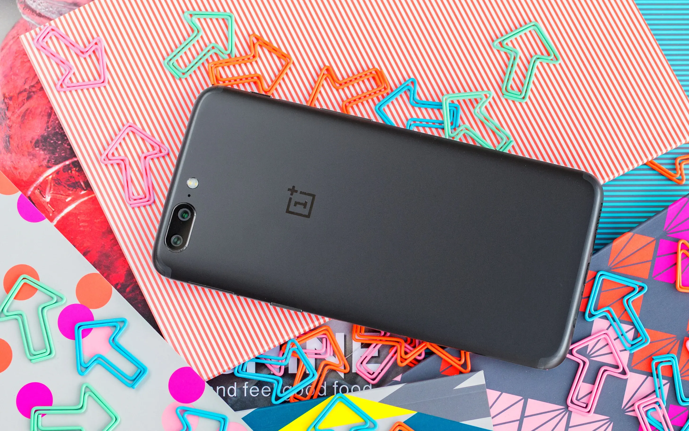Slate Grey OnePlus 5, 8GB RAM 및 128GB 스토리지 출시