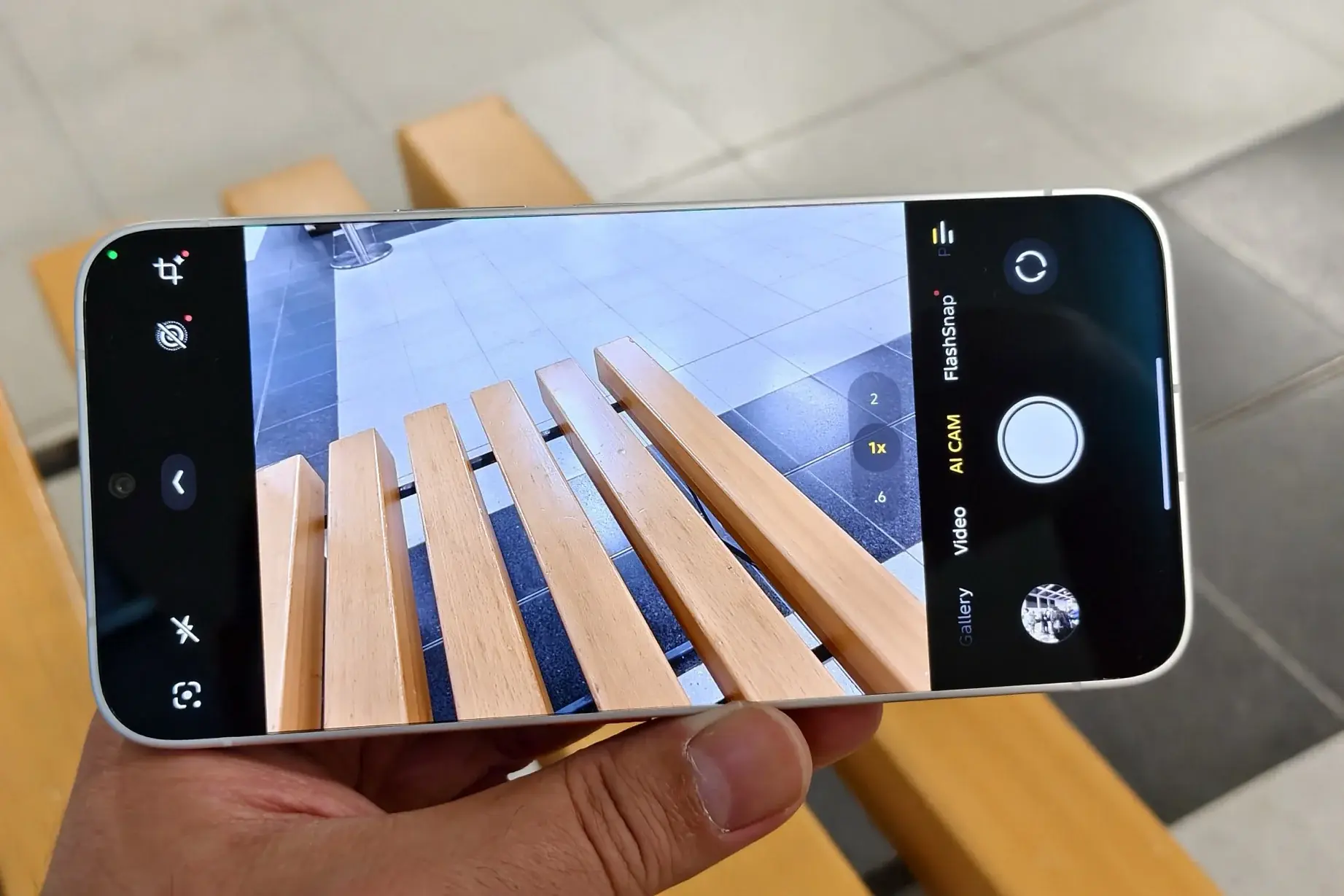 Conceito prático de telefone sem moldura da Tecno