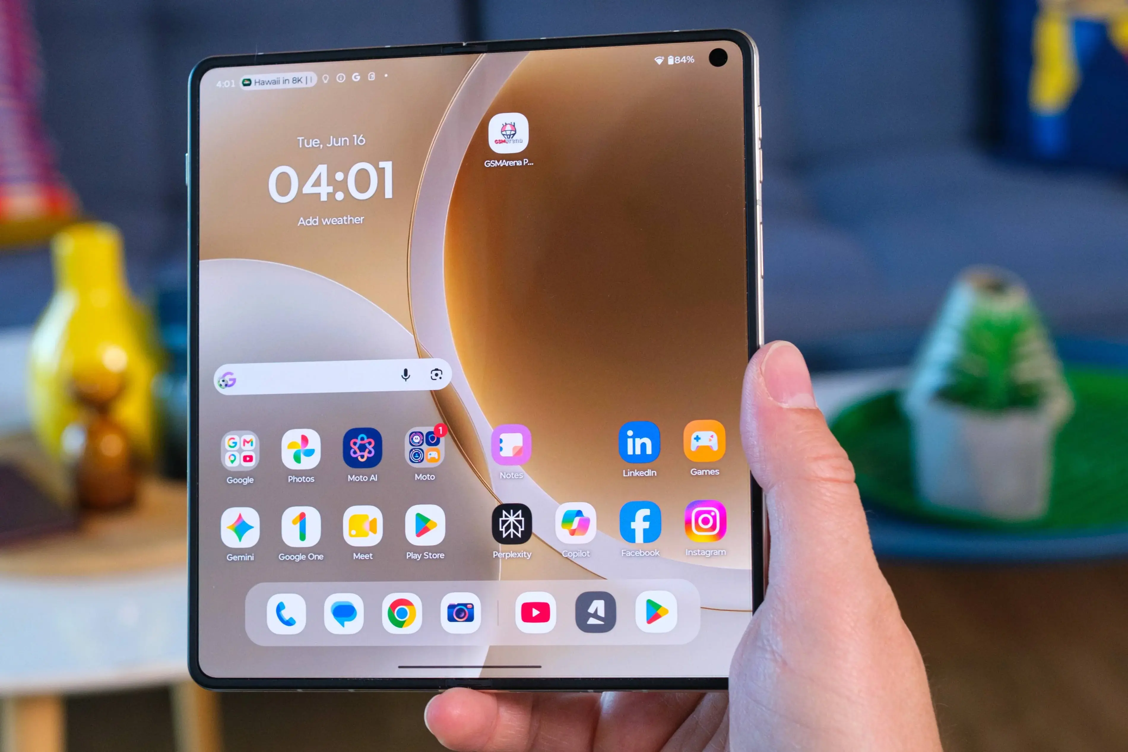 Verizon, Motorola Razr Fold, Razr+ 2026 ve Kristallerle Süslenmiş Razr 2026'yı Tanıttı