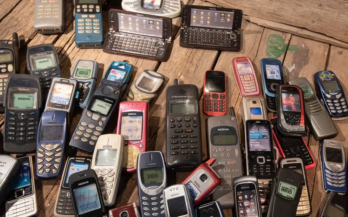 Encuesta semanal: ¿Sigues utilizando un teléfono básico? Cuéntanos por qué