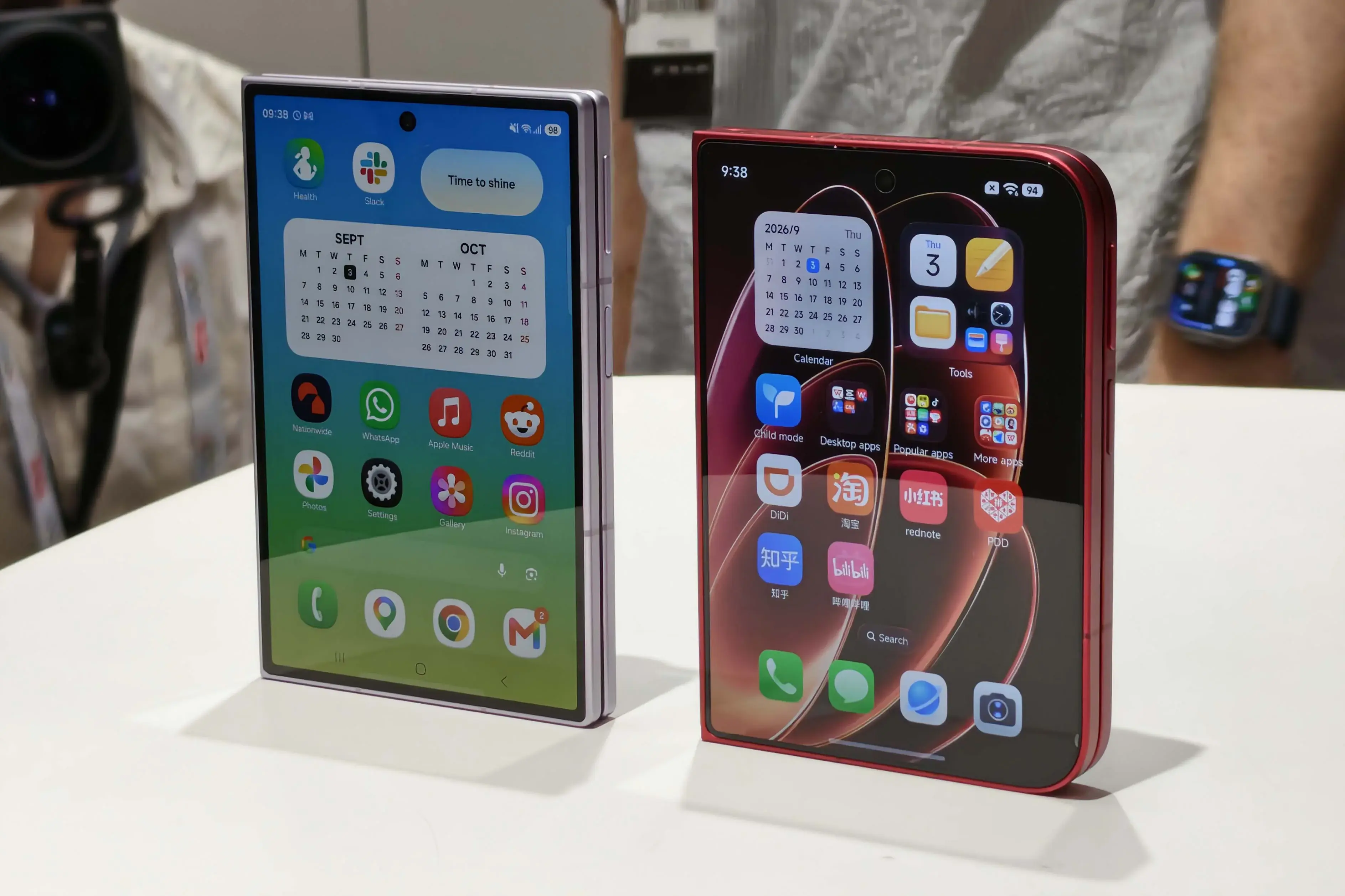 Samsung Galaxy Z Fold8 i Xiaomi 18 Fold obok siebie