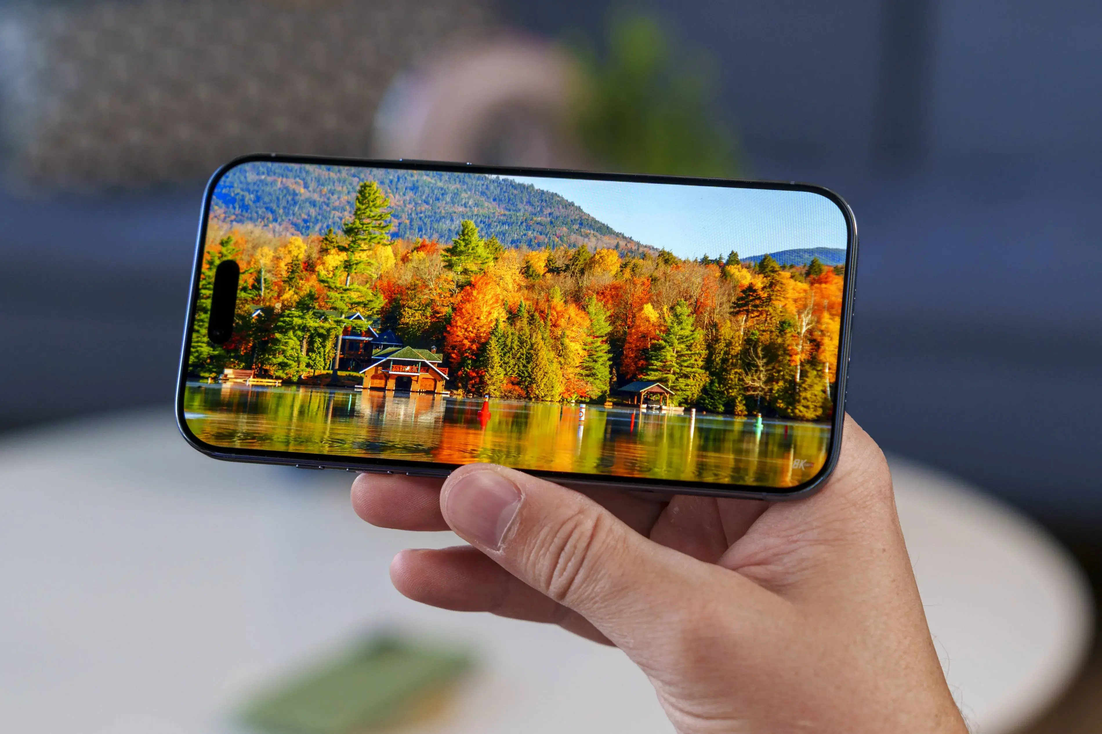Nueva filtración revela diseños de pantalla sin bisel para iPhone 20 Pro y Pro Max