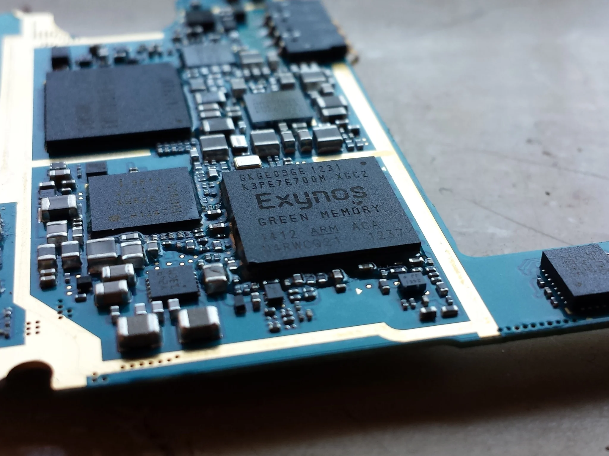Un nuevo consejo interno afirma que el Samsung Galaxy S27 Ultra solo estará disponible con un chipset Qualcomm Un nuevo consejo interno afirma que el Samsung Galaxy S27 Ultra solo estará disponible con un chipset Qualcomm
