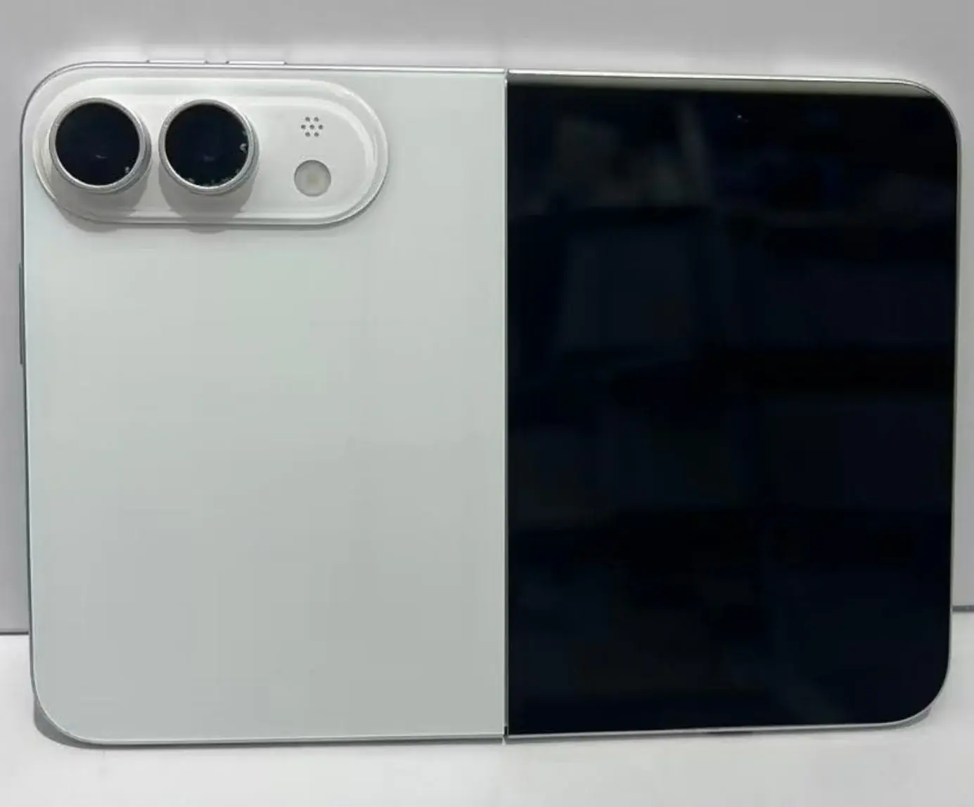 Atrapa urządzenia Apple iPhone Ultra
