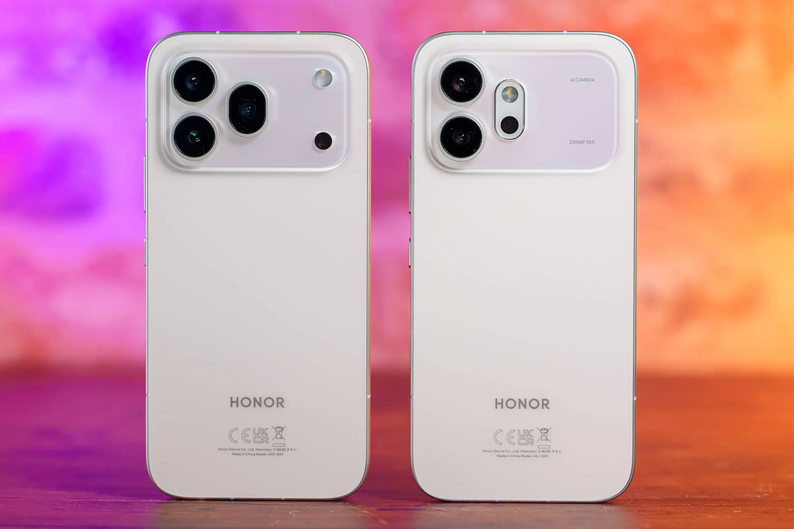 Honor 600 Pro (左) と Honor 600 (右) Honor 600 Pro (左) と Honor 600 (右)