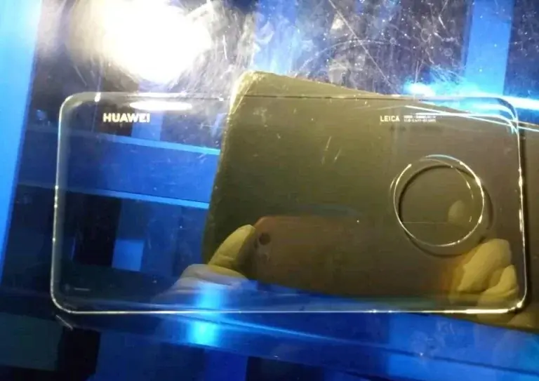 La fuga del cristal trasero del Huawei Mate 30 Pro revela un enorme recorte de cámara circular