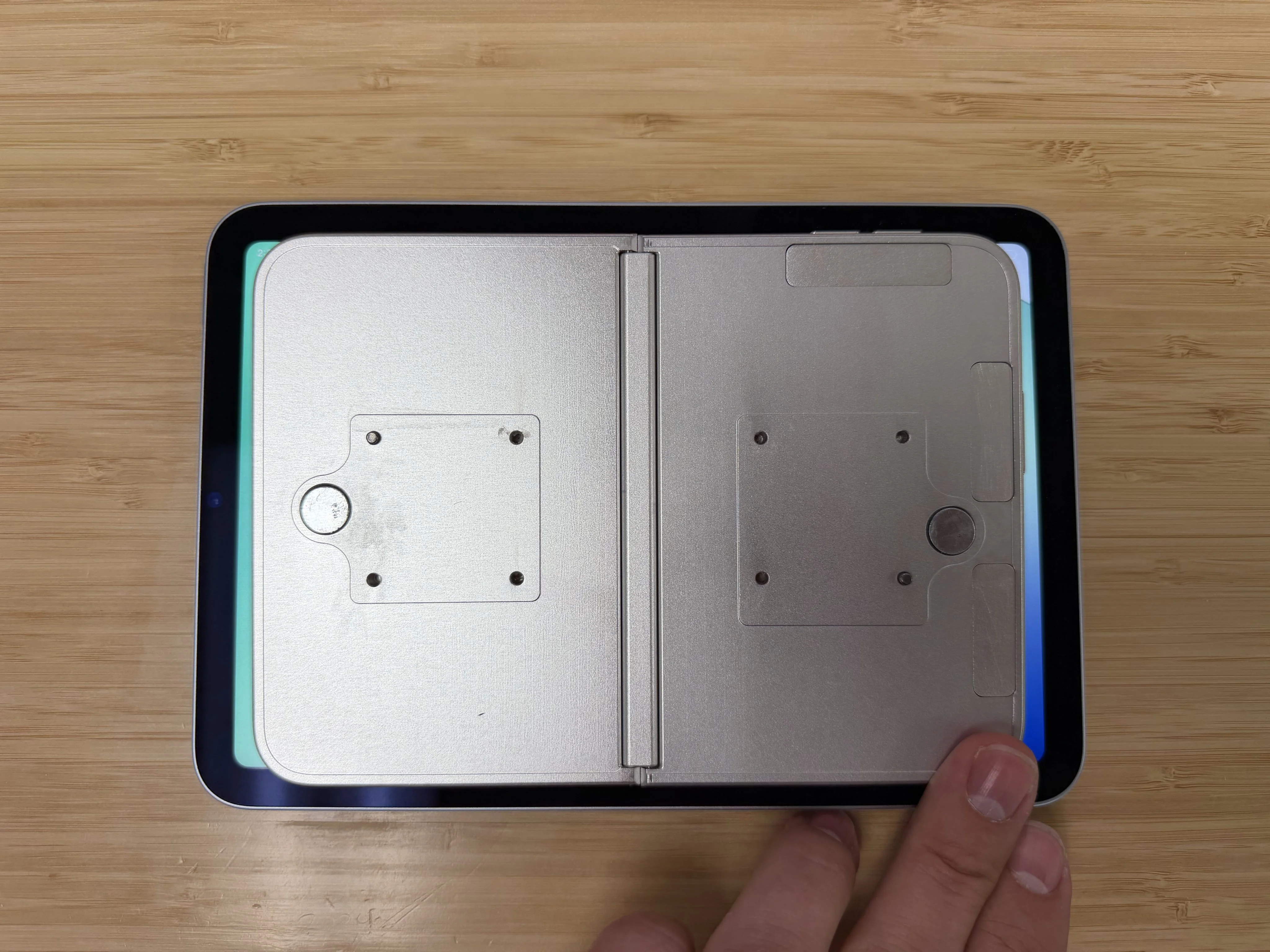 iPhone Ultraダミーユニット vs iPad mini