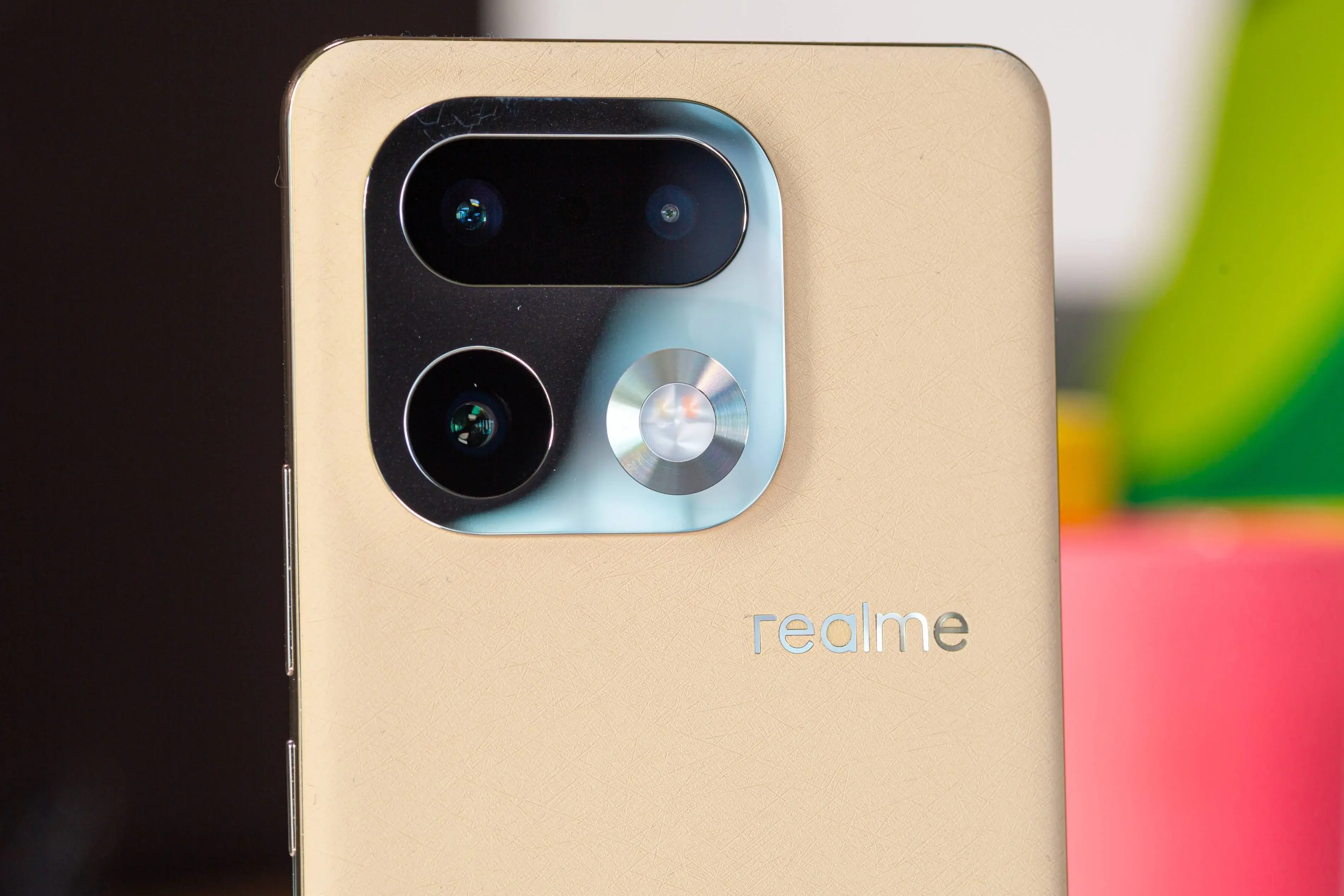 Realme スマートフォンの OnePlus16R のようなスペックがリークされ、以前のカメラの噂を打ち砕く 2 Realme スマートフォンの OnePlus16R のようなスペックがリークされ、以前のカメラの噂を打ち砕く 2