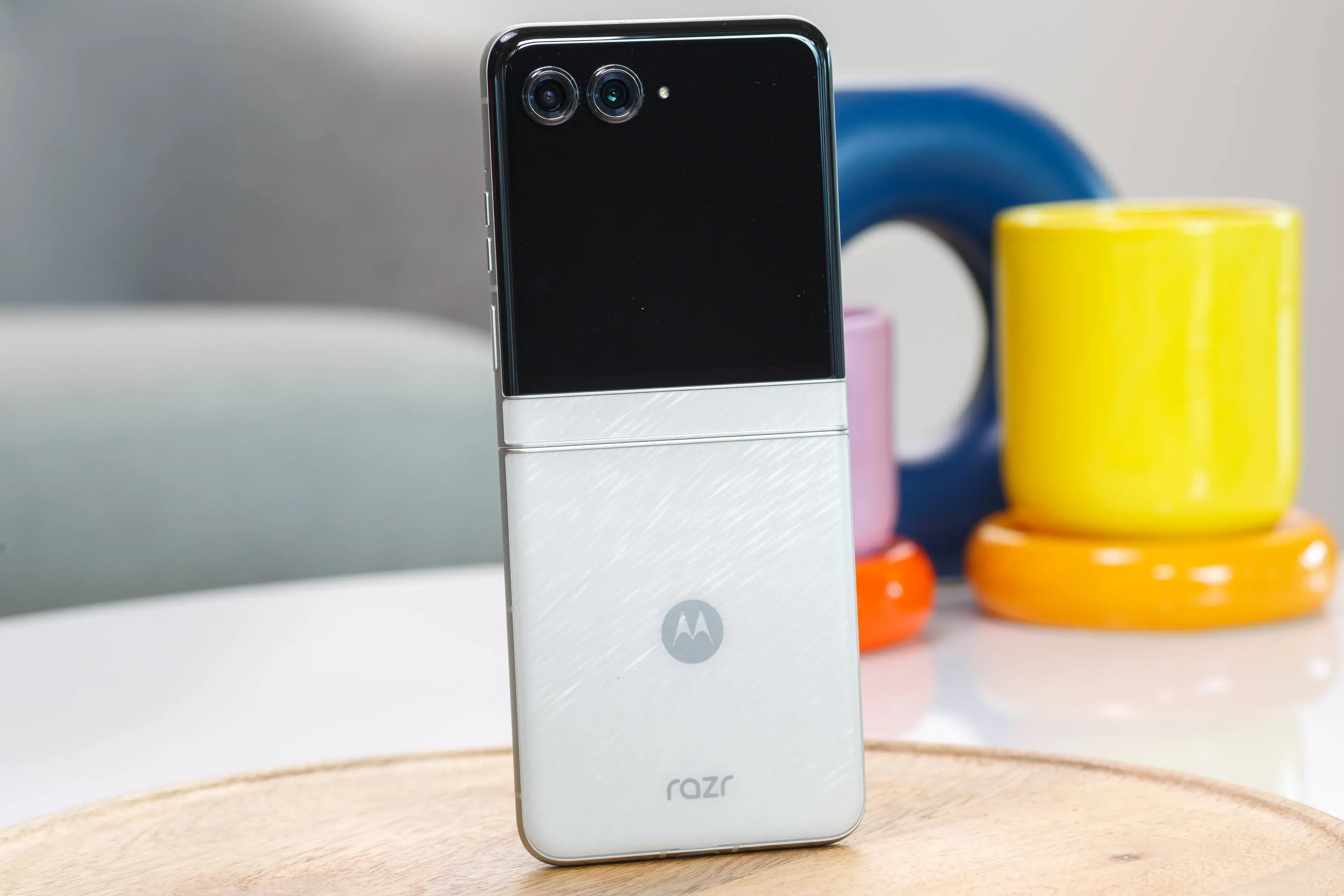 Le Motorola Razr 60 est doté d'un appareil photo principal de 50MP et d'un appareil photo ultra-large de 13MP