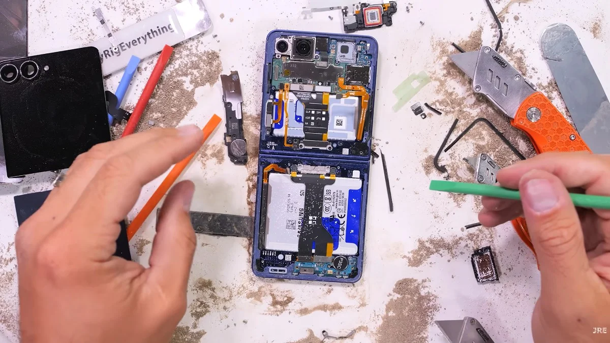 Galaxy Z Flip7, desmontado