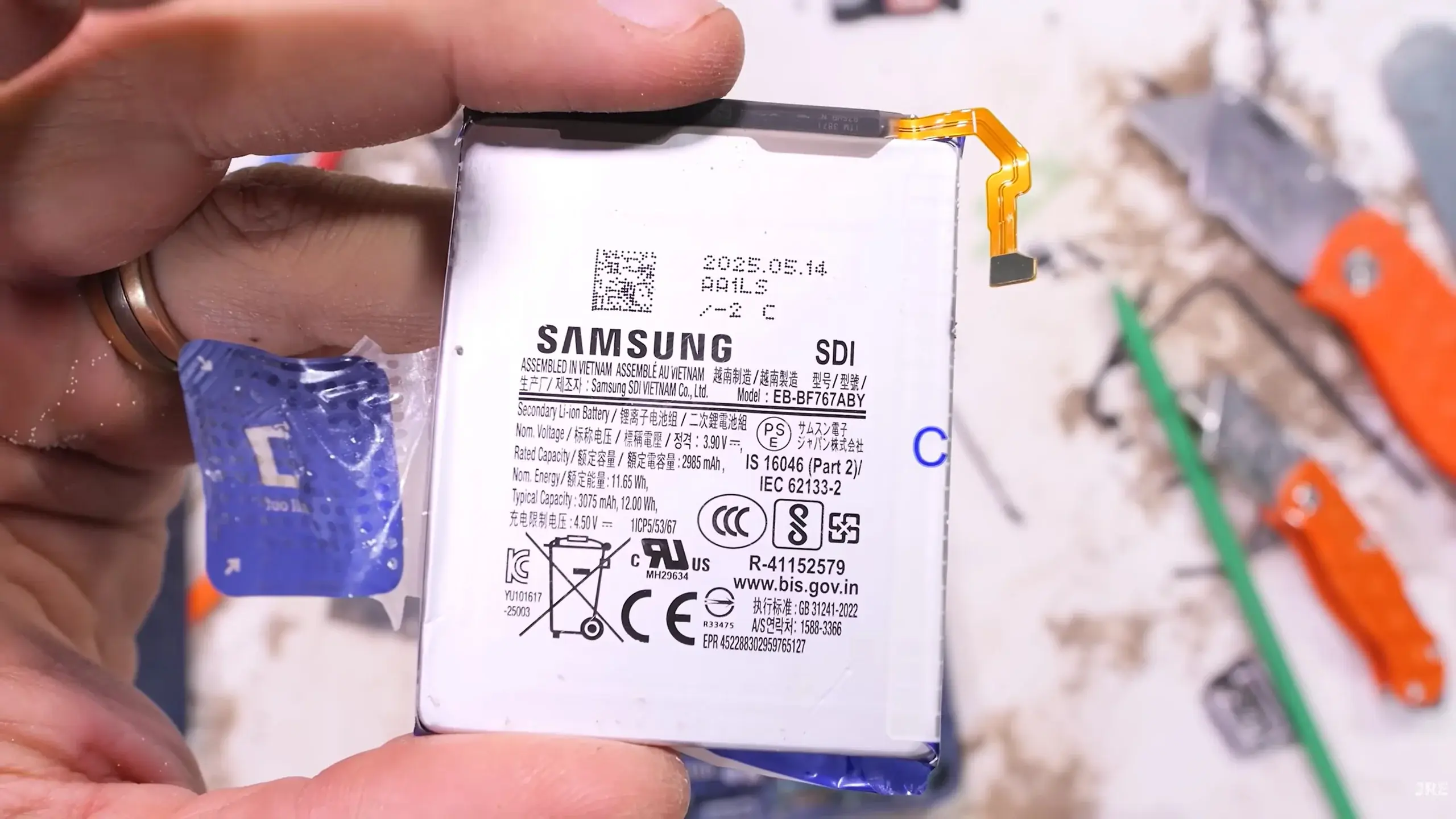 Las dos celdas de batería dentro del Galaxy Z Flip7