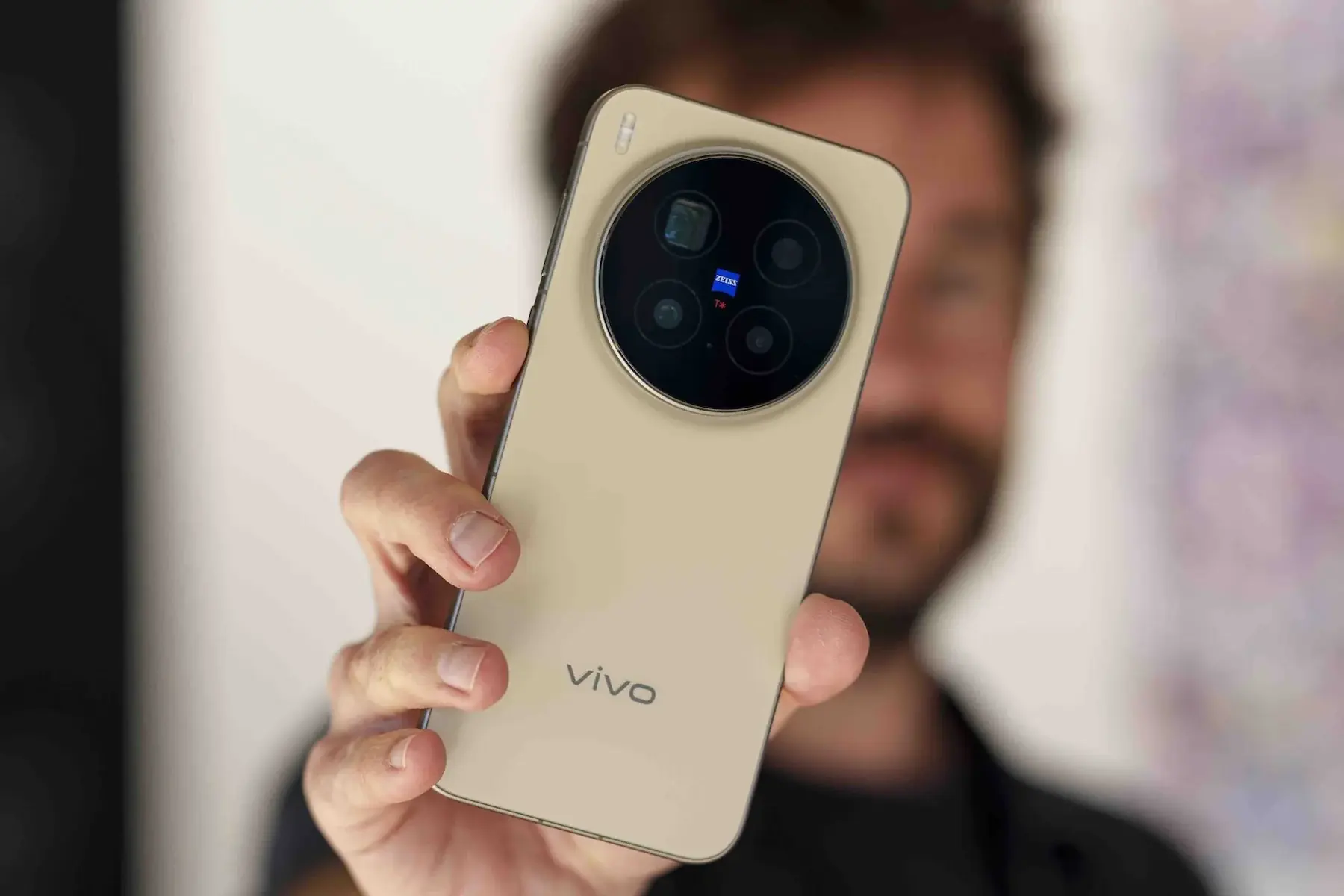 vivo X300 Ultra e X300s: data di lancio, configurazioni e colori trapelati