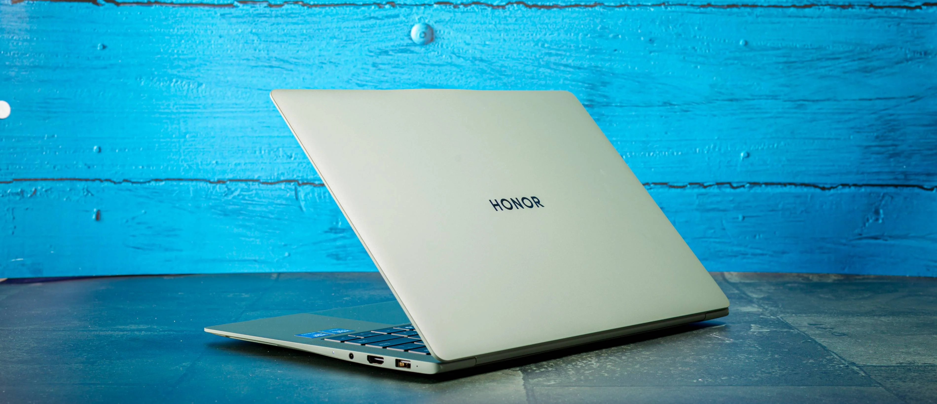 Intel Core Ultra7255H를 탑재한 2025 Honor MagicBook Art 14에 대한 심층 검토