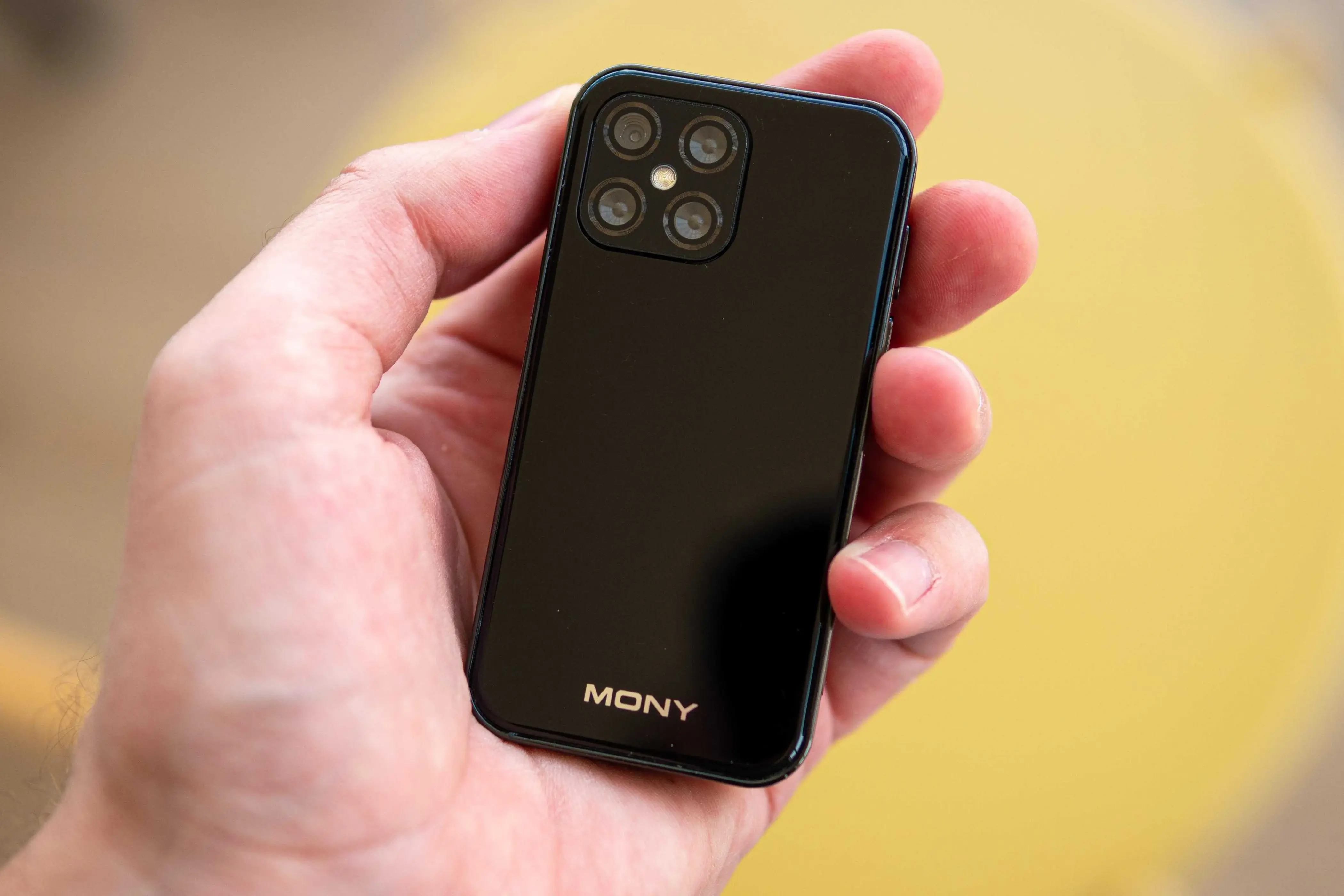 Mony Mint - 가장 작은 4G 스마트폰 체험 리뷰 Mony Mint - 가장 작은 4G 스마트폰 체험 리뷰