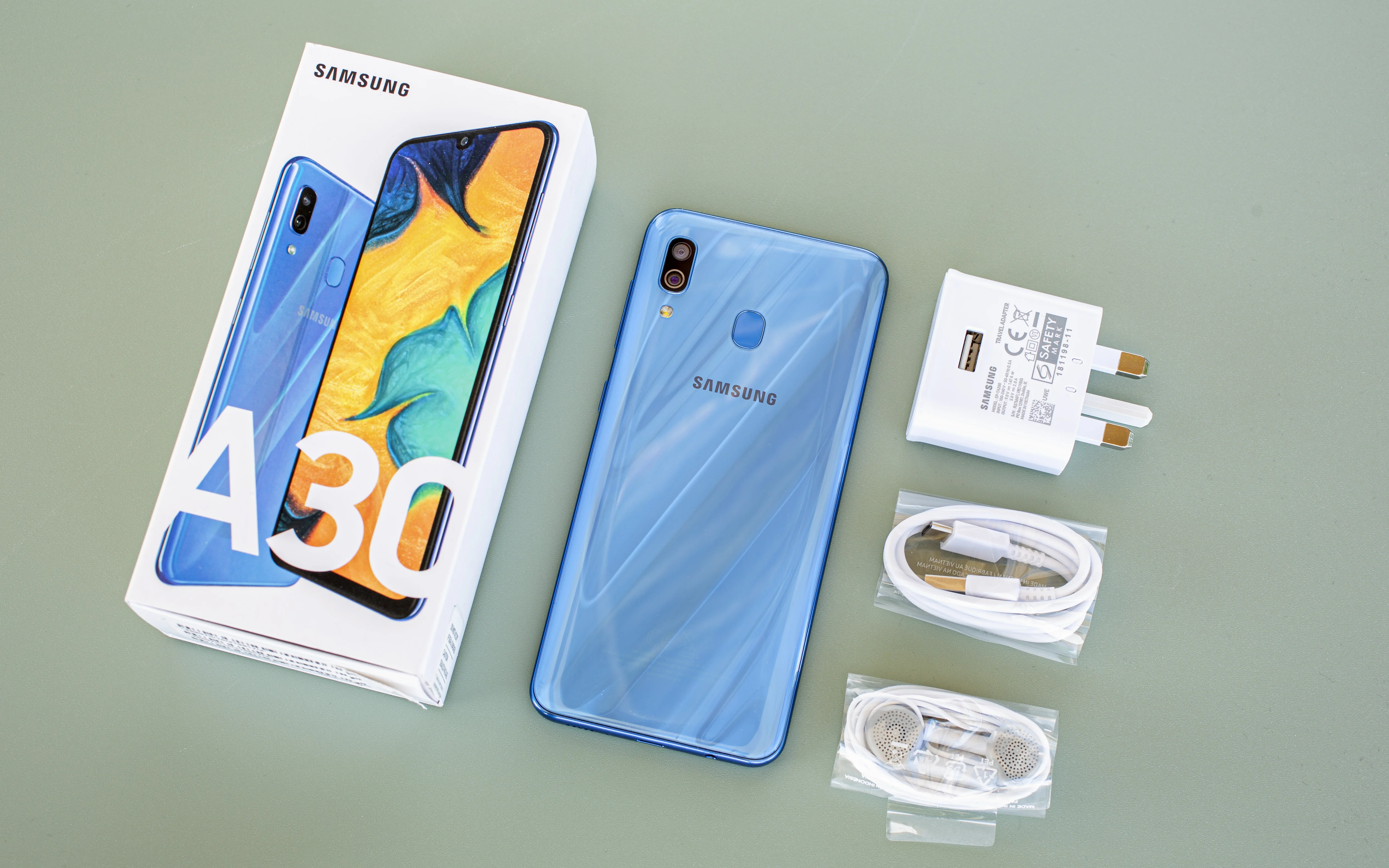 Samsung Galaxy A30がレビューに向かう