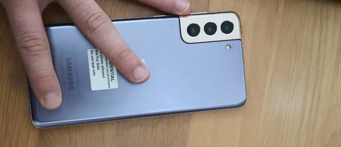 삼성 Galaxy S21+가 야생에서 테스트되었습니다.