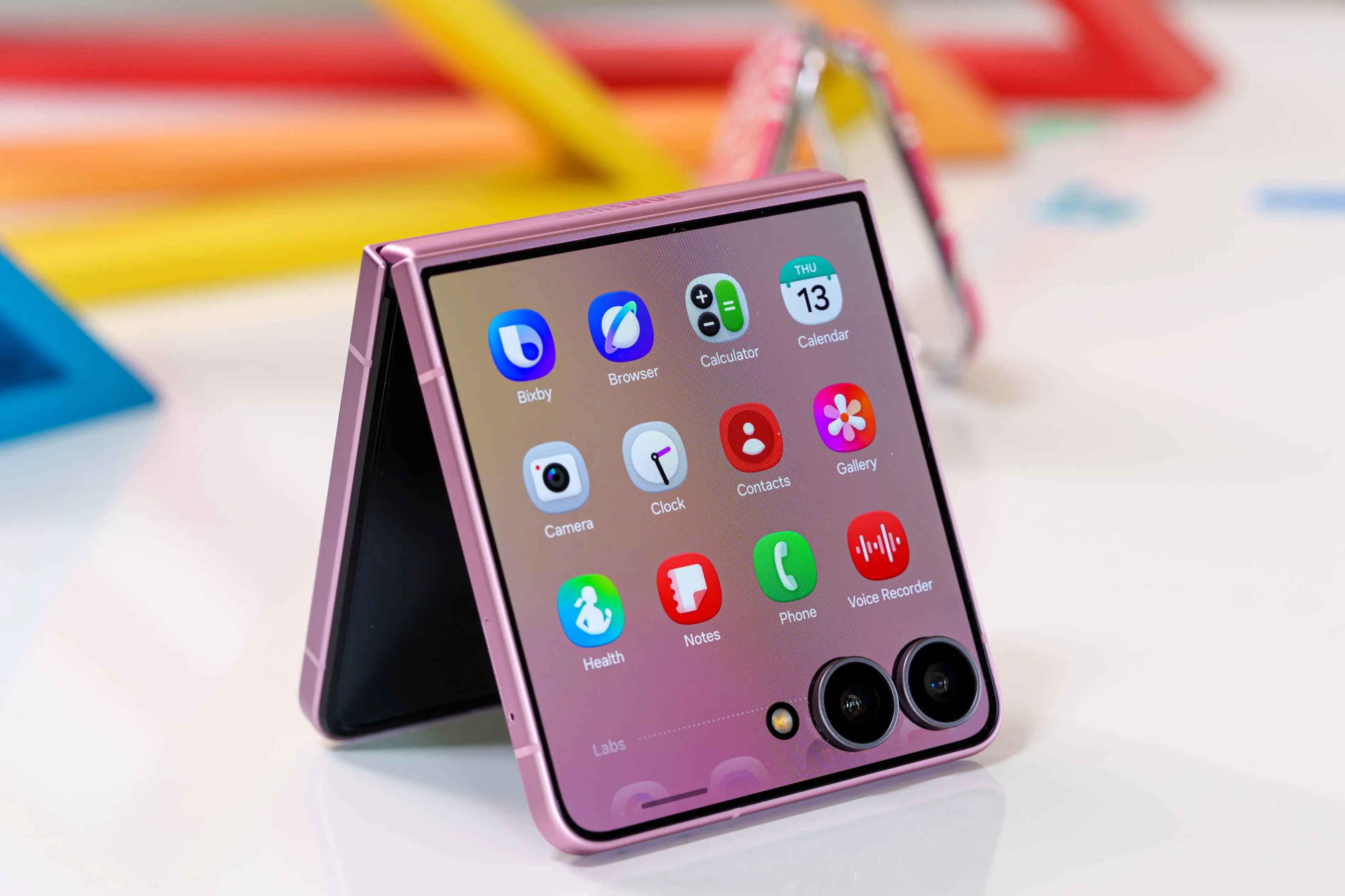 مراجعة هاتف سامسونج جالاكسي Z Flip 8