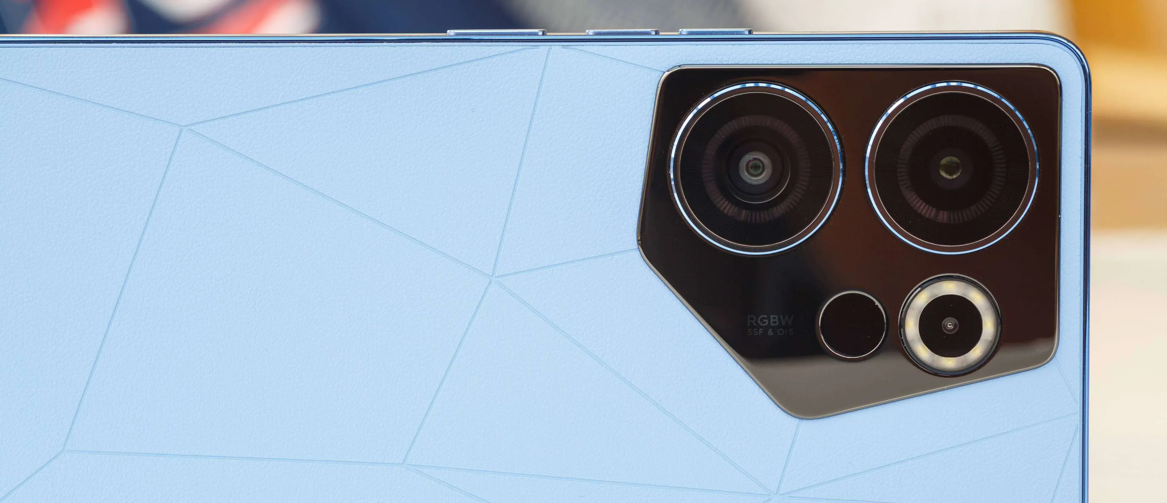 Tecno Camon 20 Premier가 전문가 리뷰를 위해 도착했습니다.