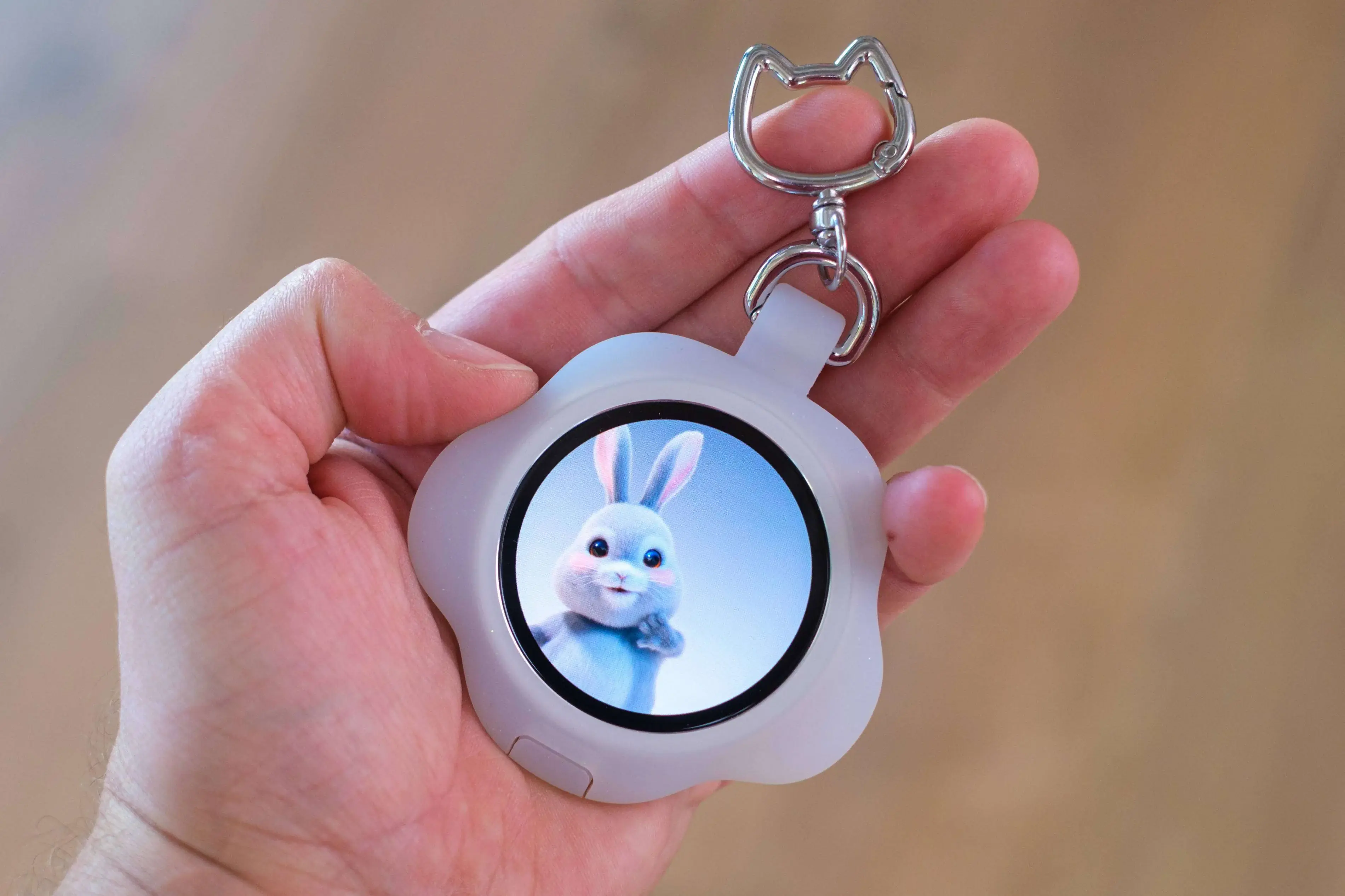 Sie können das MagBadge an einem Rucksack befestigen