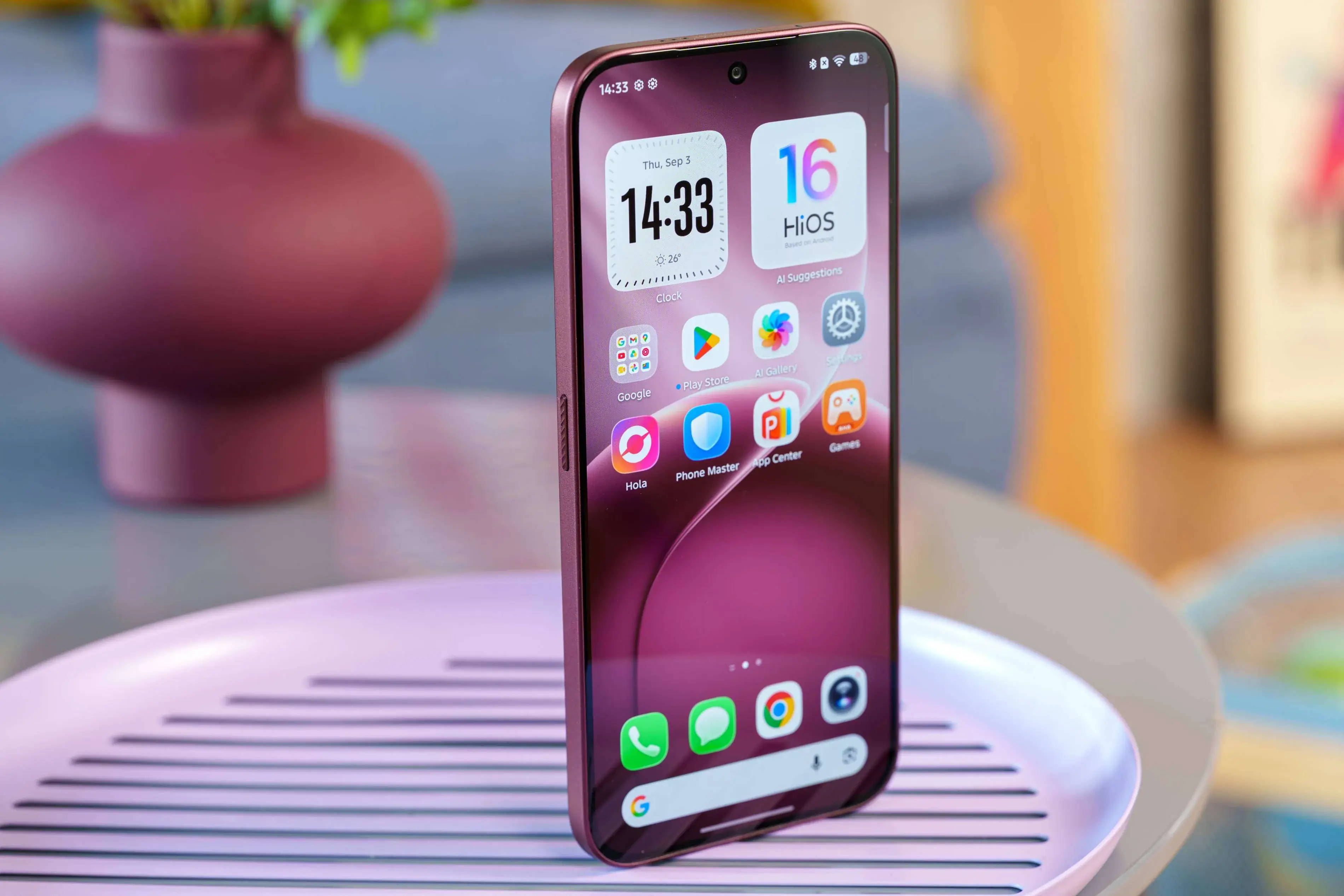 फ़ोन iPhone 18-प्रत्याशित रंग में है
