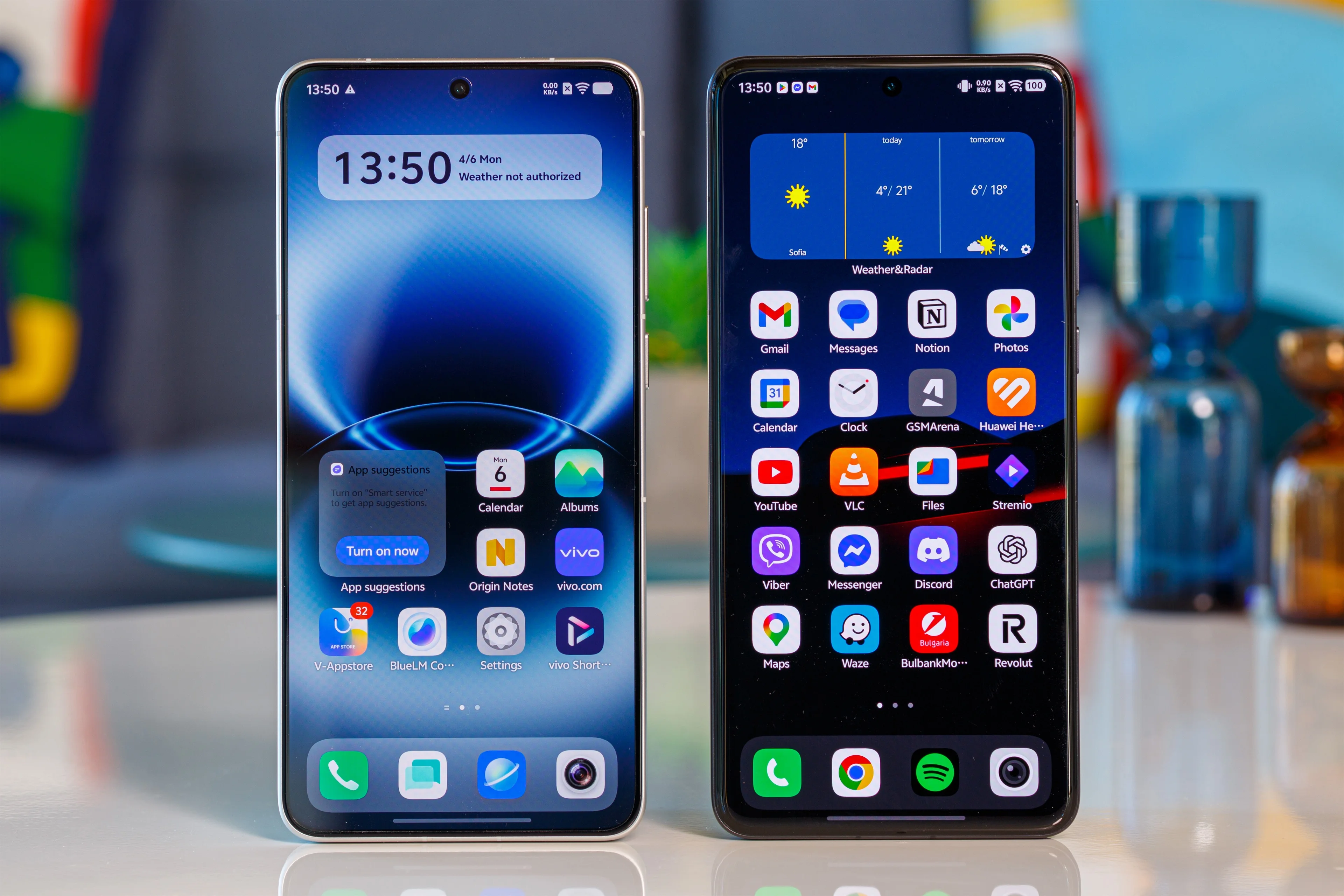 El vivo X300 Ultra a la izquierda, X200 Ultra a la derecha
