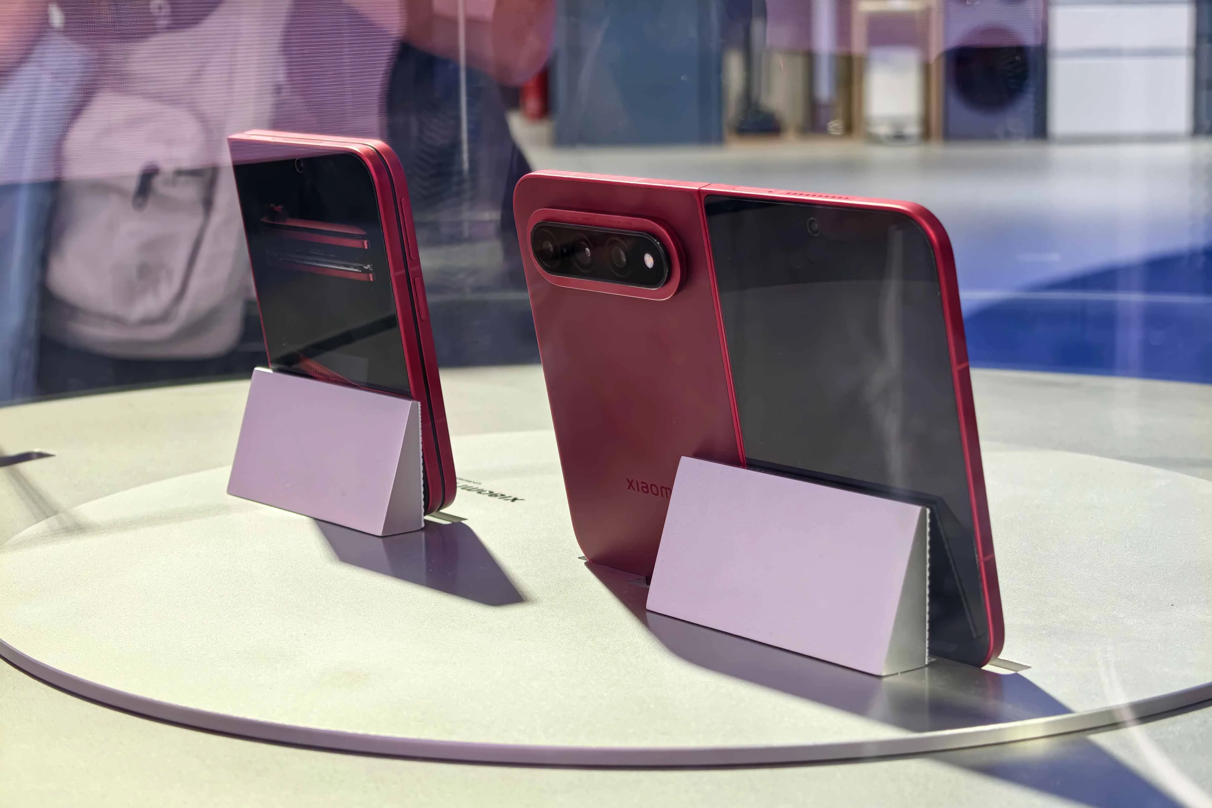 Les yeux rivés sur : Xiaomi présente le 18 Fold derrière une vitre à l'IFA