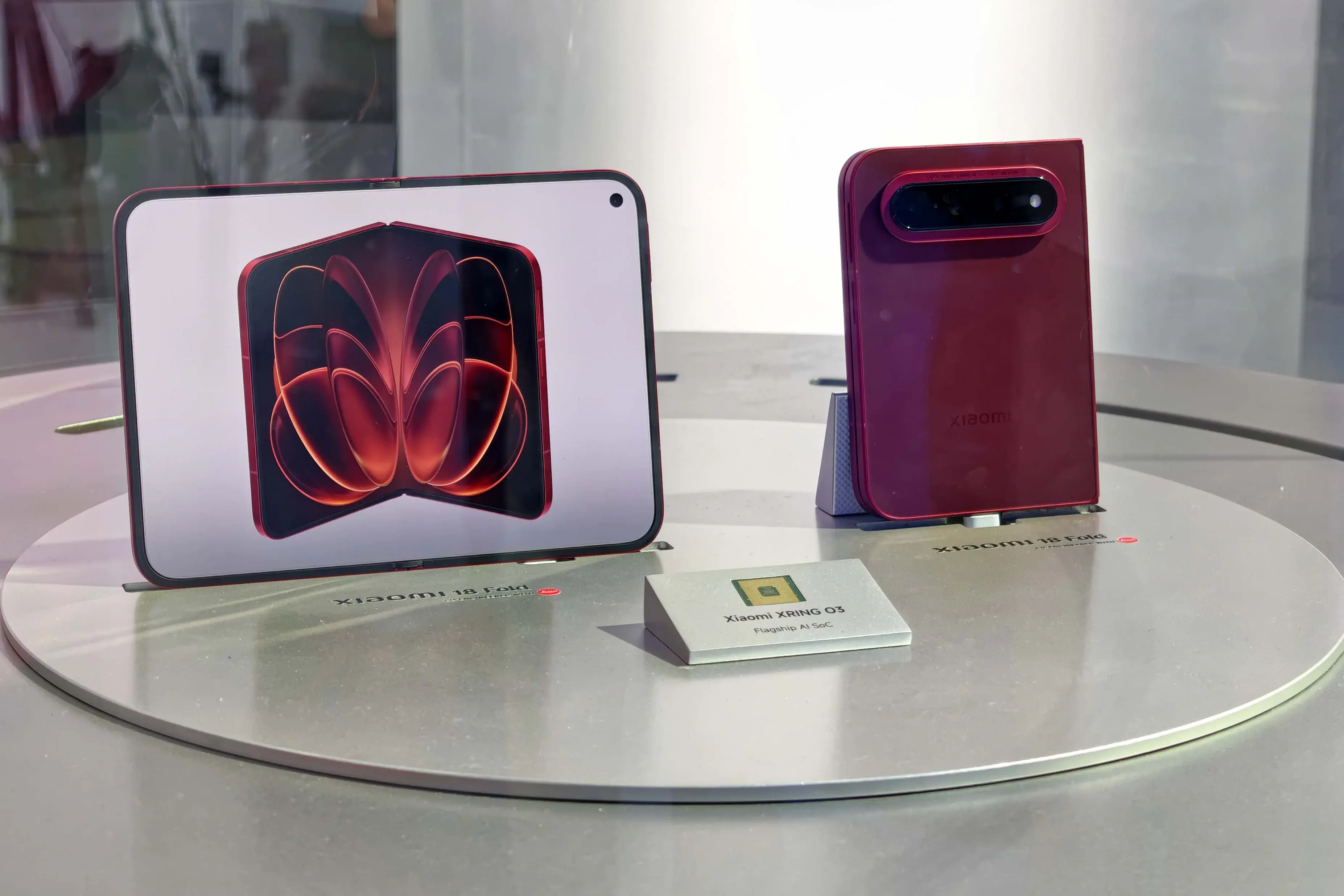 Gözler açık: Xiaomi, IFA'da camın arkasında 18 Fold'u gösteriyor Gözler açık: Xiaomi, IFA'da camın arkasında 18 Fold'u gösteriyor