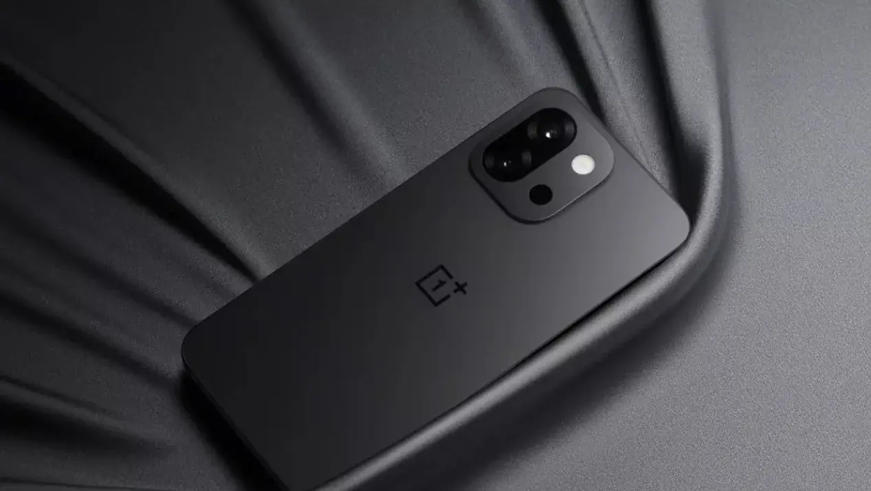 爆料者称 OnePlus 15T 将配备超薄磁力冷却配件
