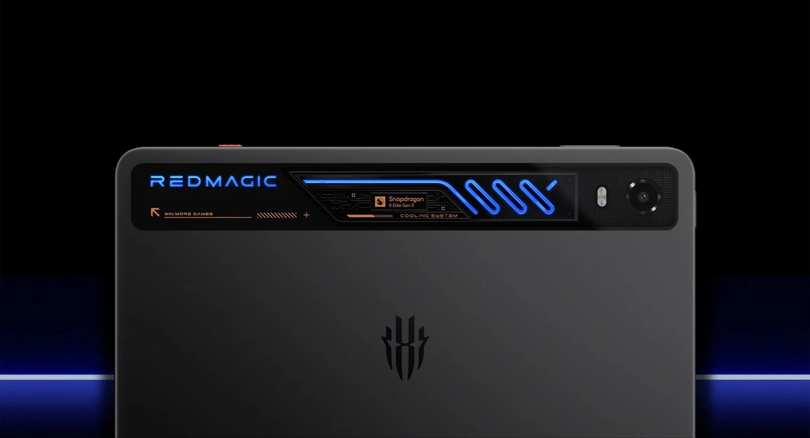 REDMAGIC Astra 2 的液体冷却系统通过背面的透明面板展示 REDMAGIC Astra 2 的液体冷却系统通过背面的透明面板展示